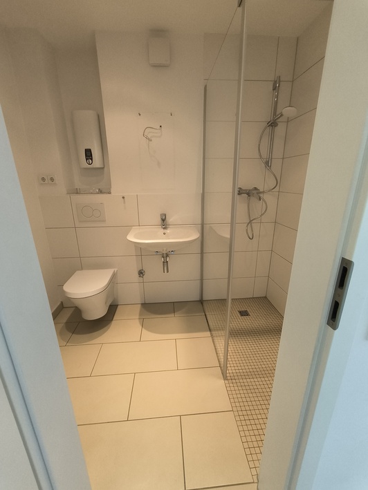 Erdgeschosswohnung mit geräumigem Wohnzimmer - Photo 3