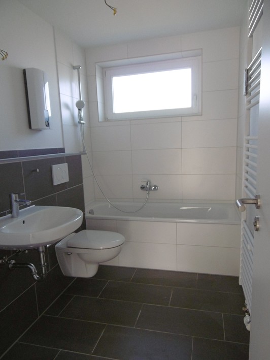 Wohnen zum Wohlfühlen: 3 Zimmer, Loggia u. modernes Bad - Photo 2