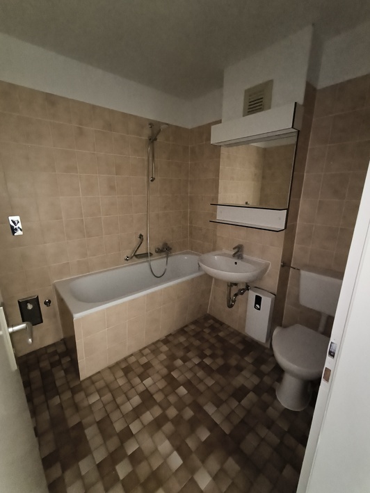 Gemütliches Zuhause mit großzügigem Wohnzimmer - Photo 1