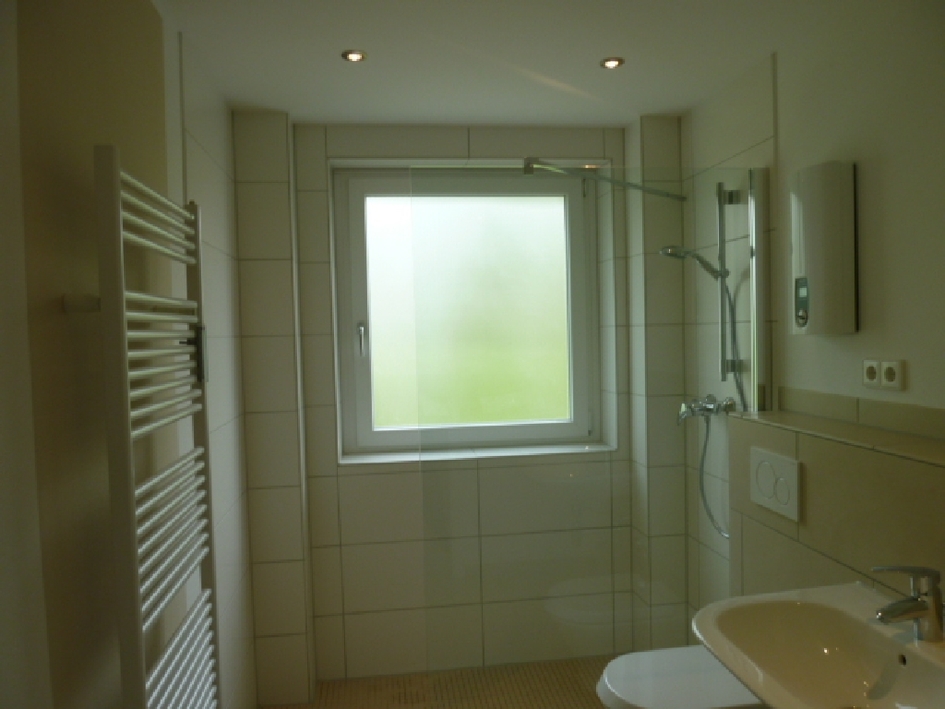 Ruhig wohnen: 2 Zimmer mit Loggia im Haus mit wenigen Parteien - Photo 4