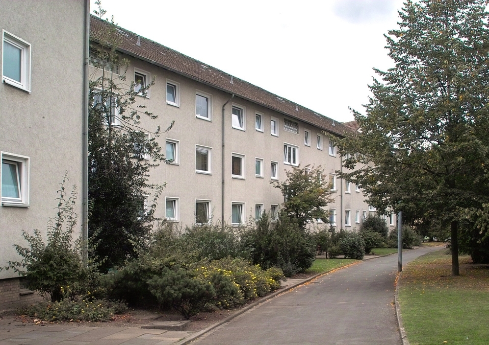 Großzügiges Wohnzimmer und Tageslichtbad mit Badewanne - Photo 4