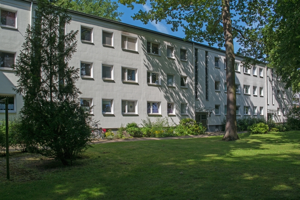 Modernisierte Erdgeschosswohnung mit Einbauküche - Photo 2