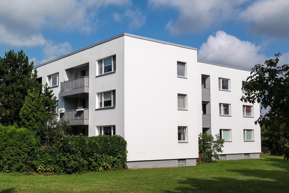Elegant modernisiert: Familienfreundliche 3-Zimmer-Wohnung mit Loggia ins Grüne - Foto 3