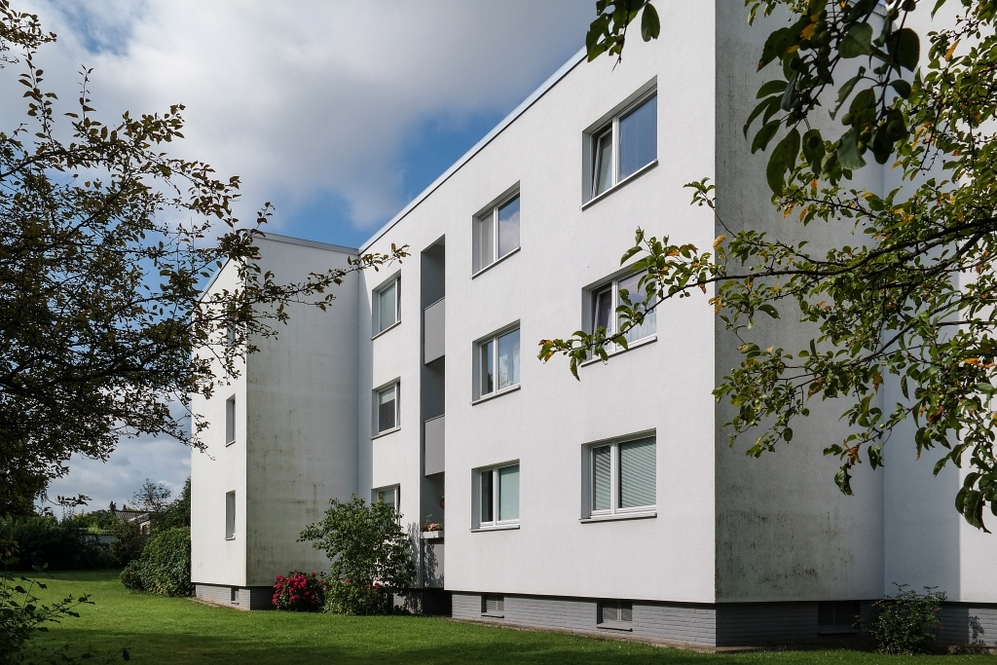 Elegant modernisiert: Familienfreundliche 3-Zimmer-Wohnung mit Loggia ins Grüne - Foto 4