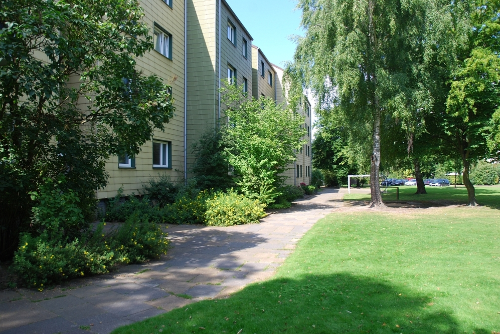 3 Zimmer mit Blick ins Grüne – Ihr neues Zuhause wartet - Photo 2