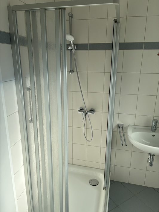 Ideal für Singles oder Paare: Moderne 2‑Zimmer‑Wohnung mit Balkon - Photo 2
