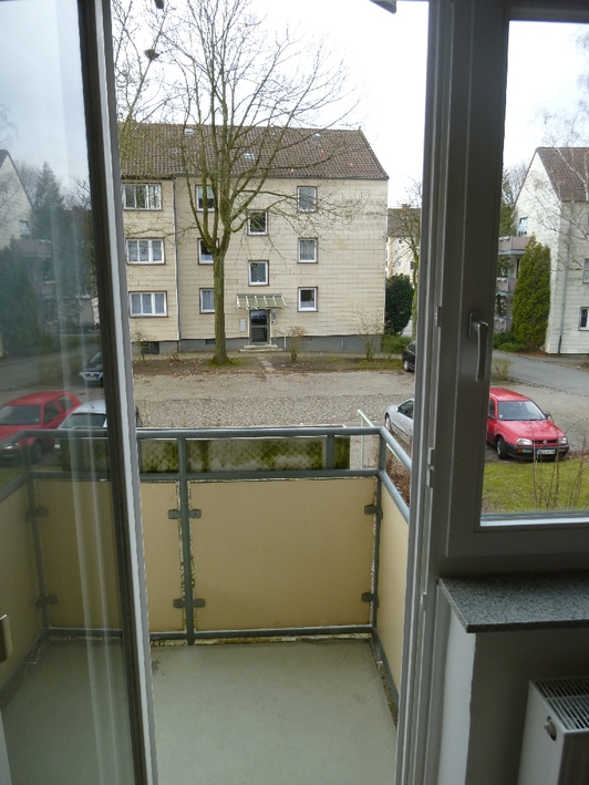 Stilvoll wohnen mit Balkon, Design-Bodenbelag und Einbauküche - Photo 3