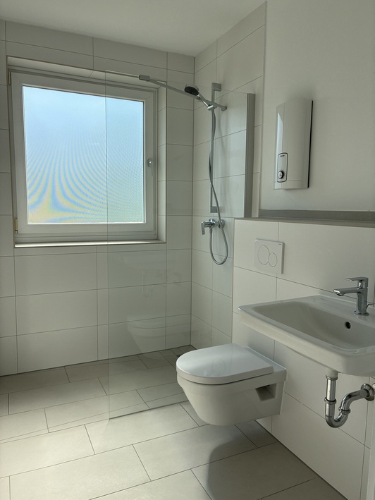Komfortables Wohnen im Erdgeschoss – mit Tageslichtbad u. Gäste‑WC - Photo 2