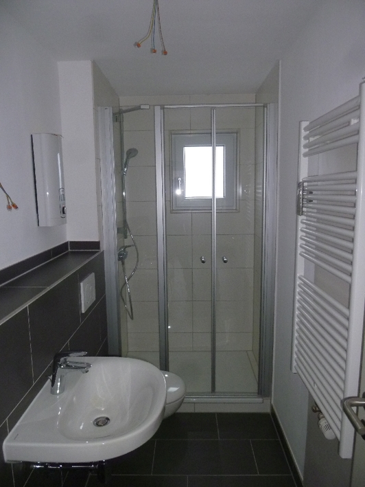 Moderne Wohnung mit Designboden und Tageslichtbad - Photo 2