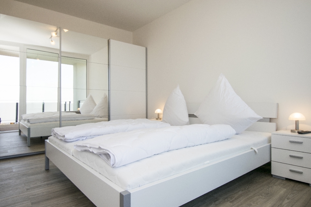 Offener Wohn‑ und Essbereich: Komfortable 3‑Zimmer‑Wohnung mit Balkon, Einbauküche und Stellplatz - Photo 3