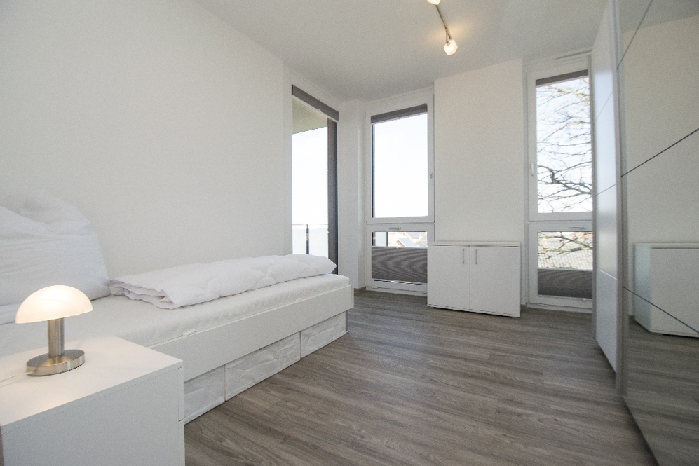 Offener Wohn‑ und Essbereich: Komfortable 3‑Zimmer‑Wohnung mit Balkon, Einbauküche und Stellplatz - Photo 5