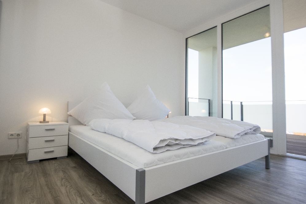 Offener Wohn‑ und Essbereich: Komfortable 3‑Zimmer‑Wohnung mit Balkon, Einbauküche und Stellplatz - Photo 4