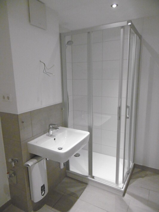 Wohnen mit Stil – top modernisierte Wohnung in gepflegtem Wohnhaus - Photo 4