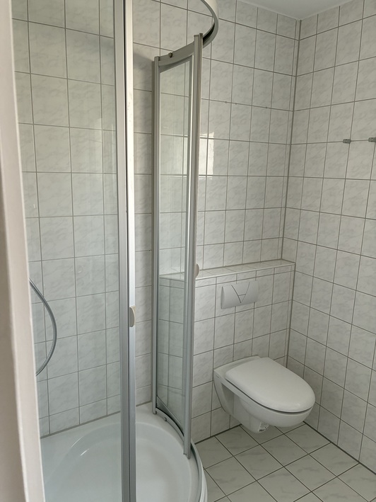 Wohnen in Bestlage: Geräumige 4‑Zimmer‑Wohnung im 1. Obergeschoss - Foto 1