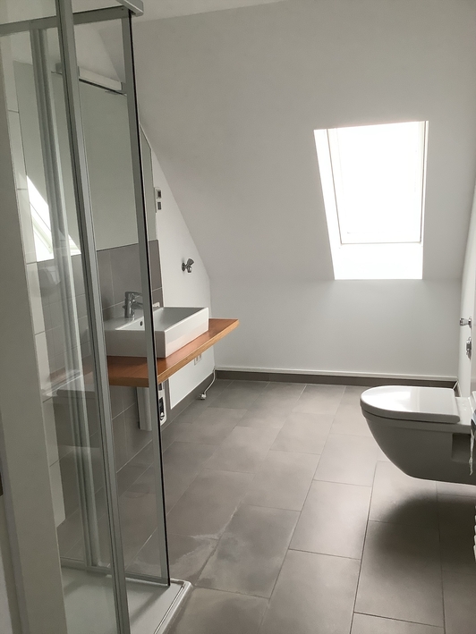 Citynah u. sonnig – Stilvolle Wohnung mit großzügiger Dachterrasse und moderner Einbauküche - Foto 3
