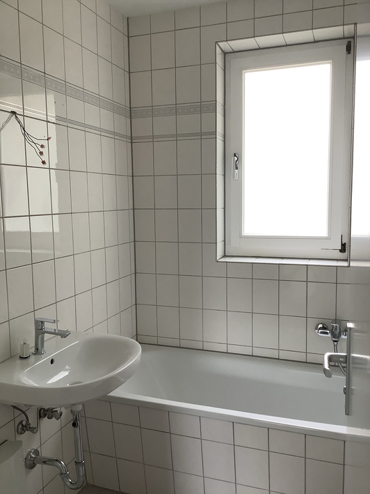 Ruhig und grün: Charmante 3 Zimmer mit sonniger Loggia - Foto 2