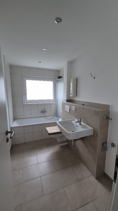Rabenberg: 2 Zimmer, Balkon, Tageslichtbad - Foto 4