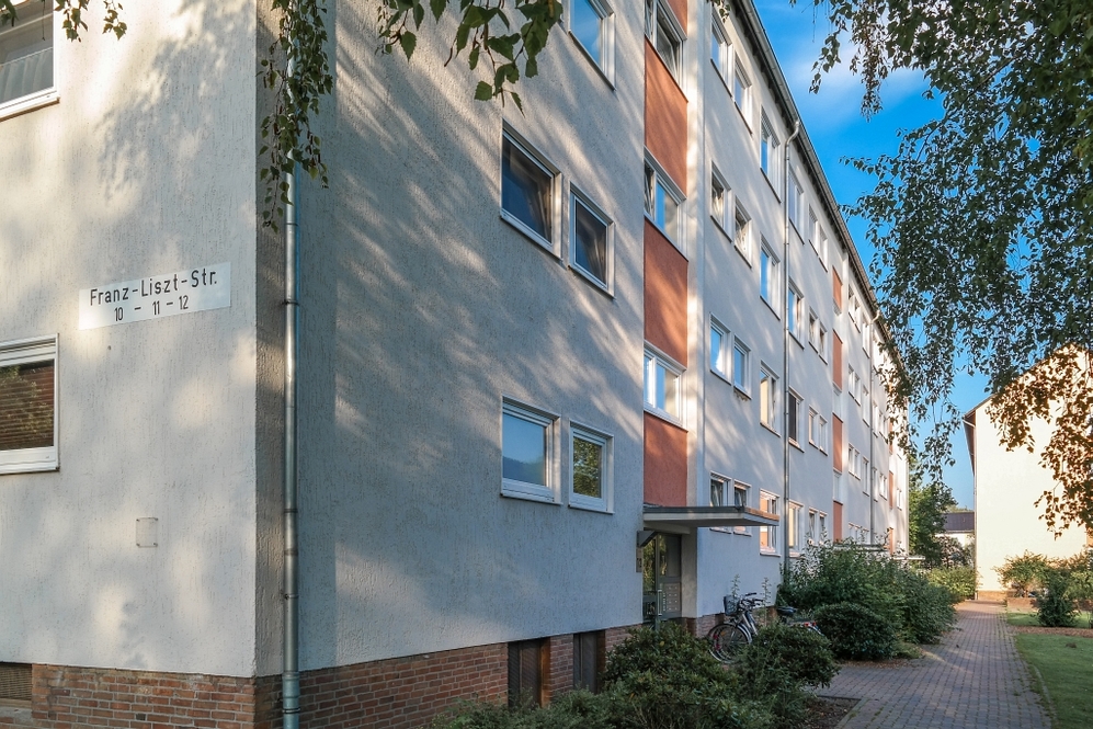 Fallersleben: 3-Zimmer-Wohnung mit Badewanne und Loggia - Photo 1