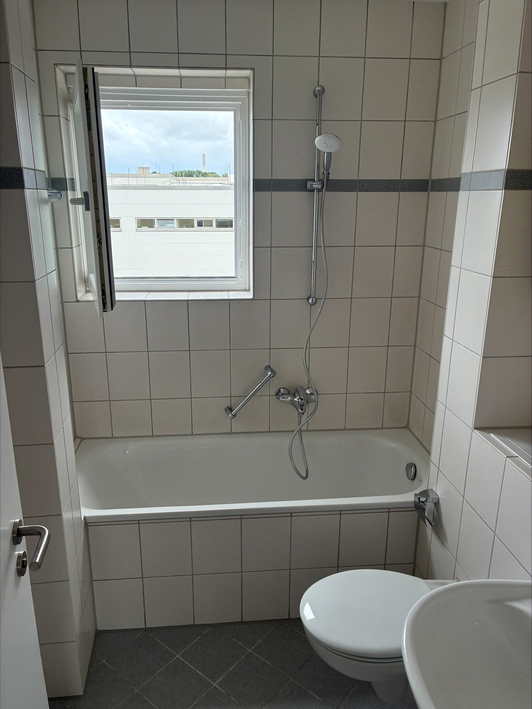 Wohn- und Schlafzimmer mit direktem Zugang zur Loggia - Photo 2