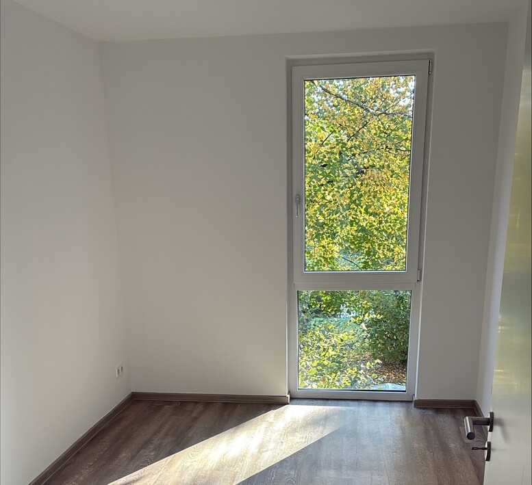 Komfortables Wohnen auf zwei Ebenen mit Einbauküche und Garten - Foto 2