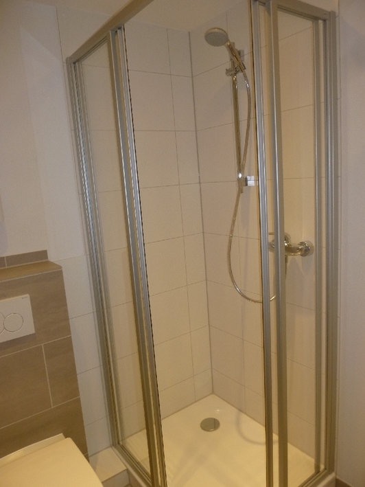 Citynah und Werksnah: 2 Zimmer, Design-Bodenbelag, Loggia - Foto 5