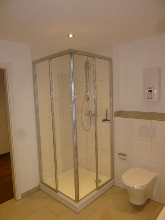 2-Zimmer-Wohnung mit moderner Raumaufteilung und Design-Bodenbelag - Photo 4
