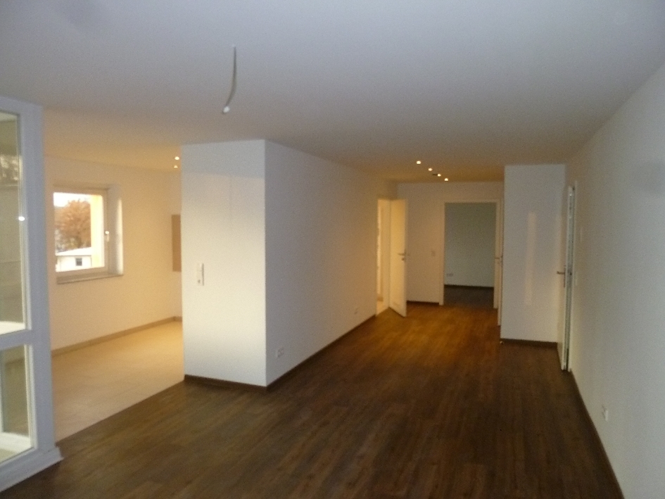 2-Zimmer-Wohnung mit moderner Raumaufteilung und Design-Bodenbelag - Photo 1