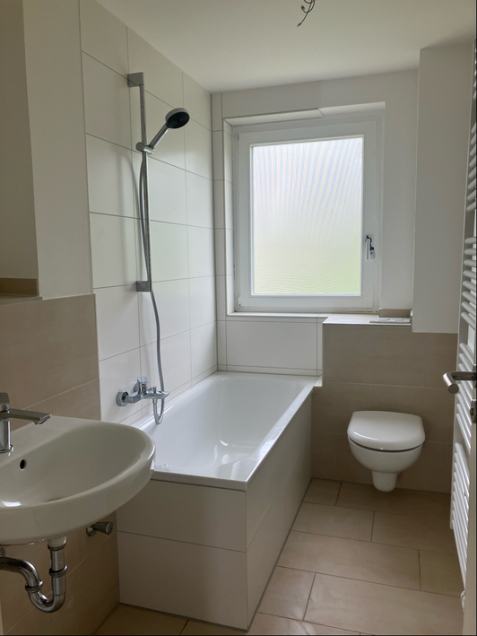 Modernisierte 3-Zimmer-Wohnung mit Balkon und kurzen Wegen in die Innenstadt - Photo 2