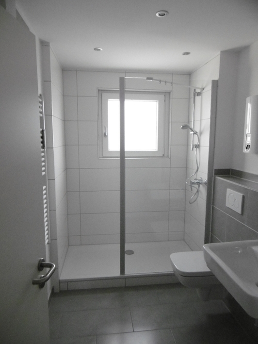 Modernes Ambiente in zentraler Lage - Photo 2