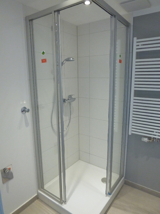 Hoch hinaus: Moderne Wohnung mit Waldblick - Photo 4