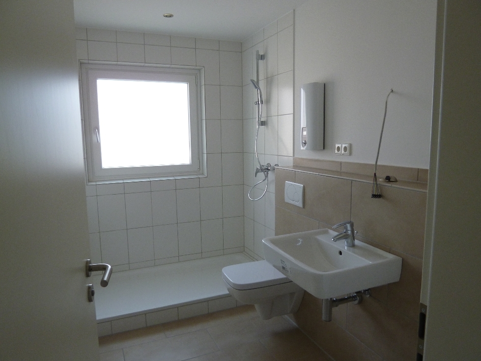 Ihr Plus an Wohnkomfort: Einbauküche, Designboden und Loggia - Photo 1