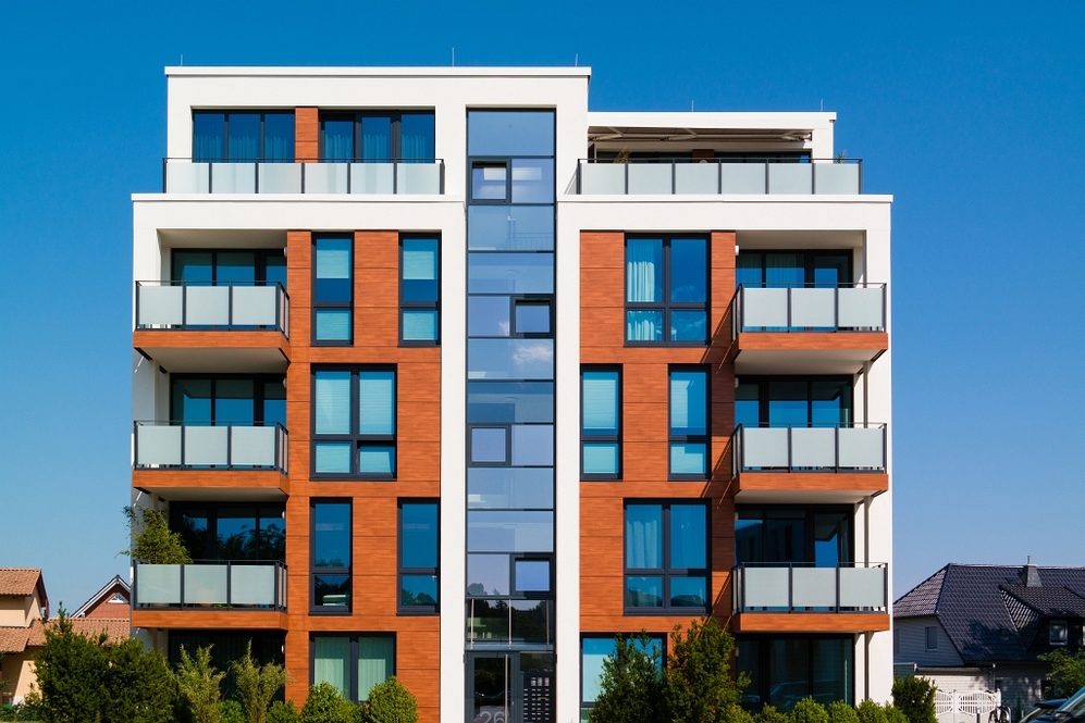 Helle Wohnung mit offenem Wohnkonzept, Dusche, Einbauküche und Designvinylboden - Photo 1