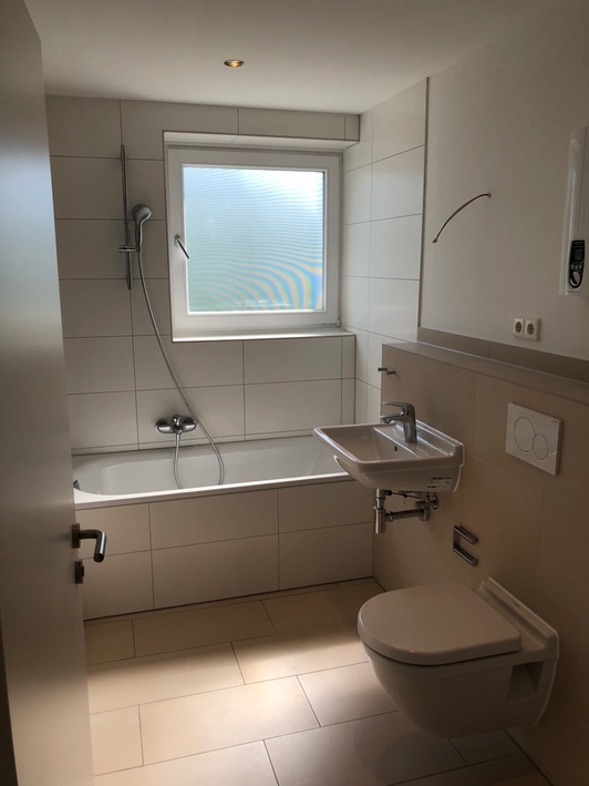 Wohnkomfort pur: Gemütliche Loggia und großzügiger Wohnbereich - Foto 2