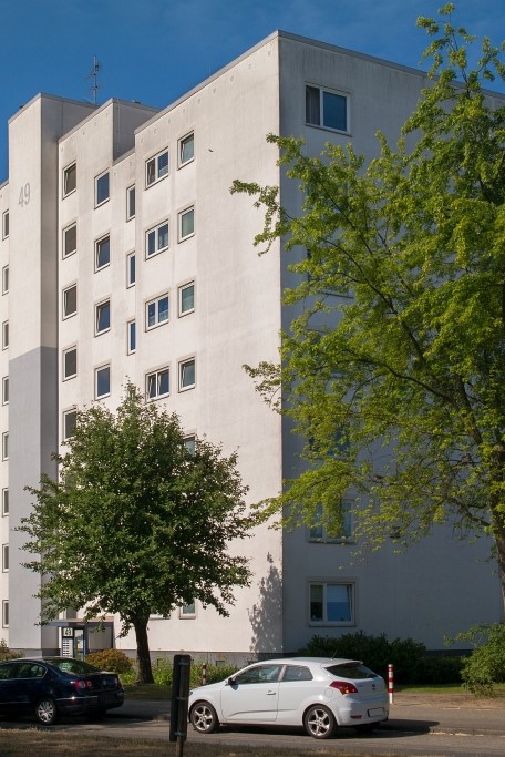 Familienfreundlich wohnen: Helle 3-Zimmer-Wohnung mit Loggia und Aufzug im 4. Obergeschoss - Photo 2