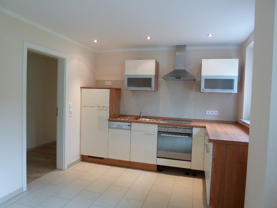 Modern u. gemütlich: 2‑Zimmer‑Erdgeschoss-Wohnung mit Balkon, Dusche und Design-Bodenbelag - Photo 3