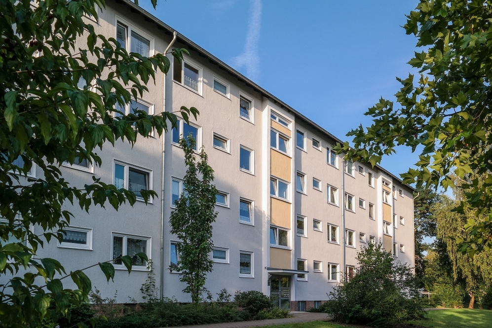 Wohnen in Fallersleben: Attraktives Zuhause im 1. OG – mit Tageslichtbad und Loggia - Photo 2