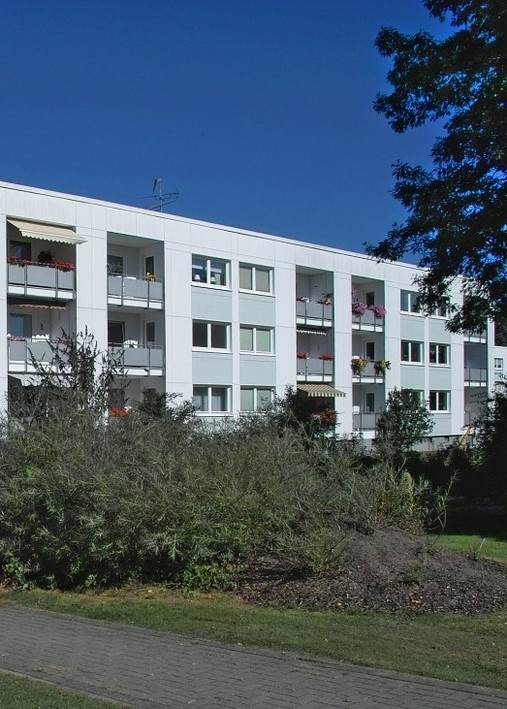 Wohnen im Grünen: Attraktive Wohnung mit schönem Mietergarten und Loggia - Photo 2