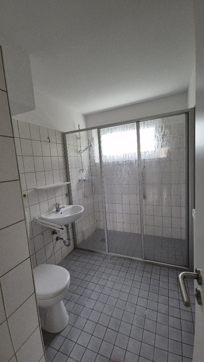 Wohnen im Grünen: Attraktive Wohnung mit schönem Mietergarten und Loggia - Foto 2