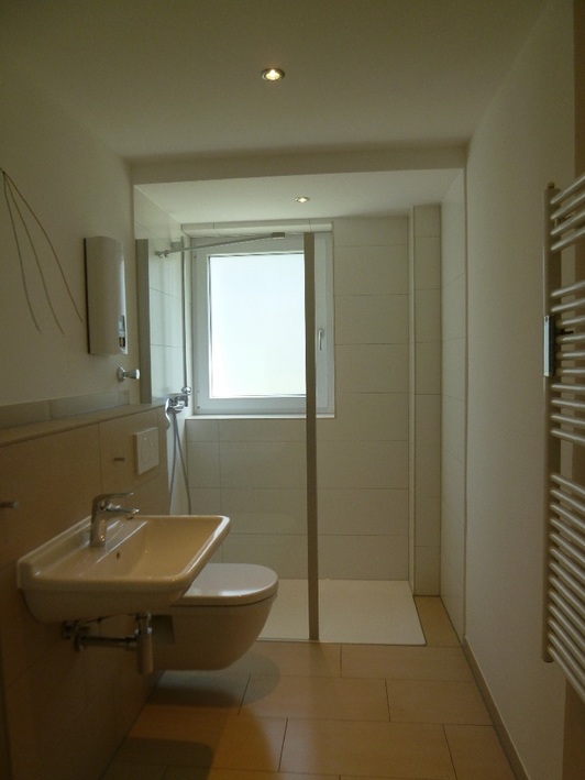 Idyllisch gelegen: Attraktive 3‑Zimmer‑Erdgeschosswohnung in Teichnähe - Photo 2