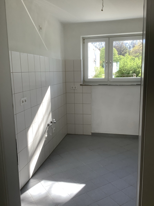 Willkommen in Ihrem persönlichen Rückzugsort: Erdgeschosswohnung mit Balkon und Abstellraum - Photo 2