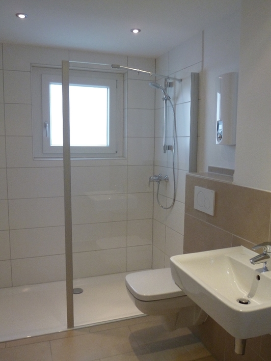 Nur wenige Schritte zur City – Ihr neues Zuhause mit Balkon und Duschbad - Foto 3